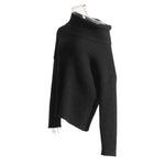 Mia - Asymmetrisk ribstrikket sweater med krave