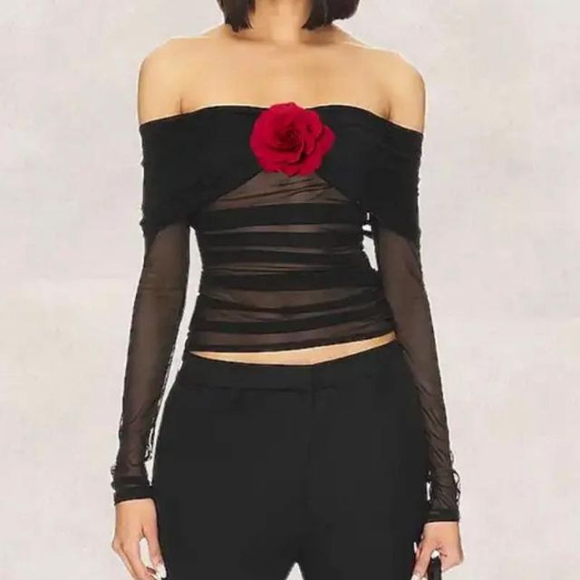 Isabella - off-the-shoulder mesh top med rosedetalje