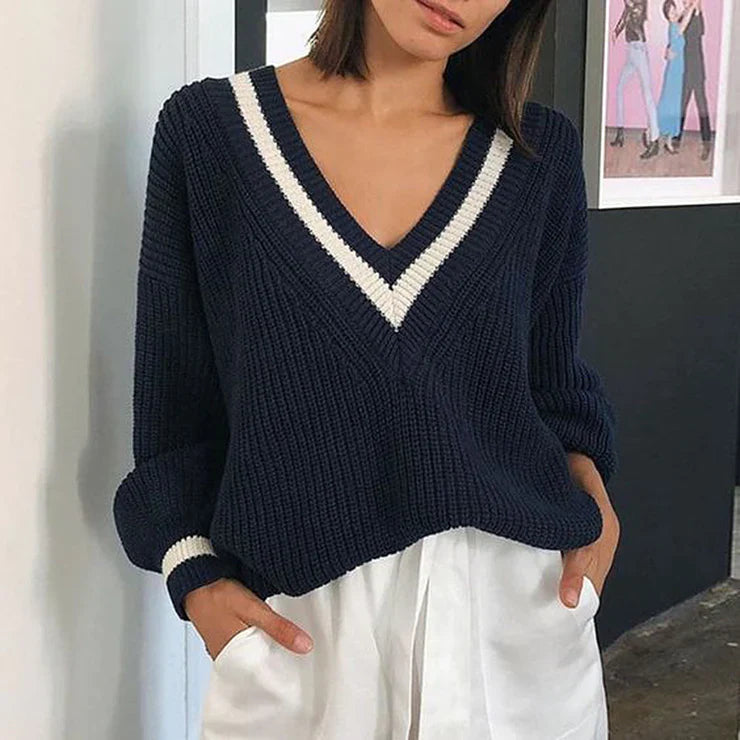 Vanessa - Ribstrikket Sweater med Kontrast V-hals Kant