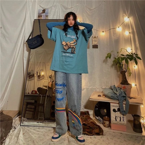 Harper - jeans med brede ben med et farverigt streetmotiv-print