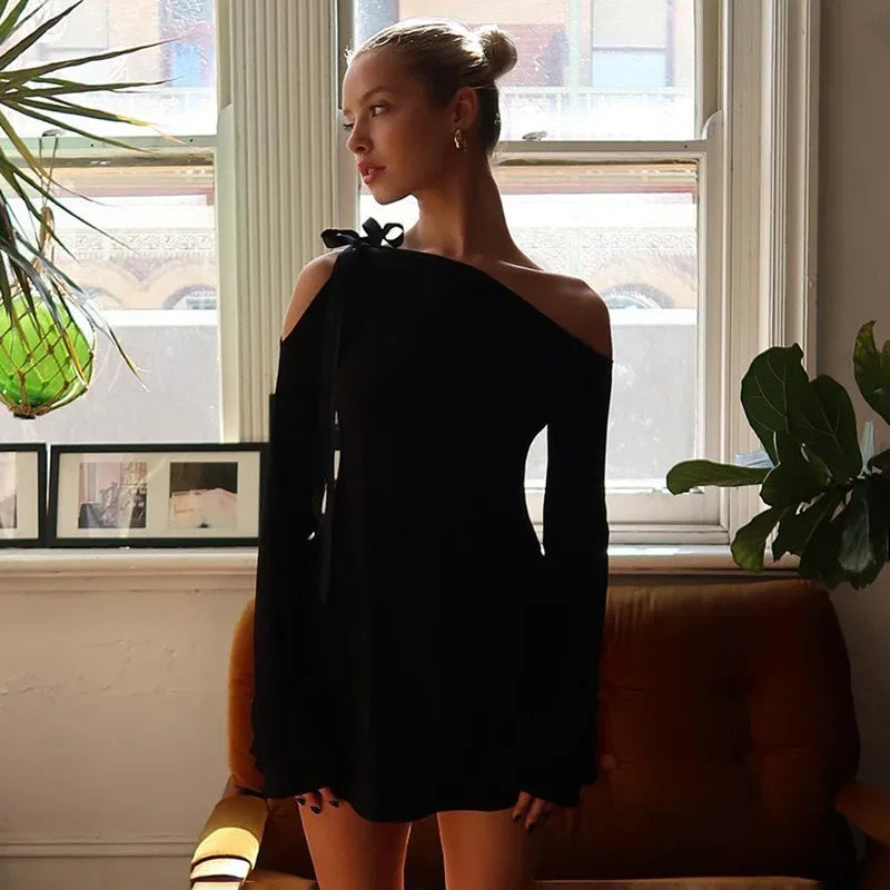 Clarissa - off-the-shoulder skede kjole med lange ærmer