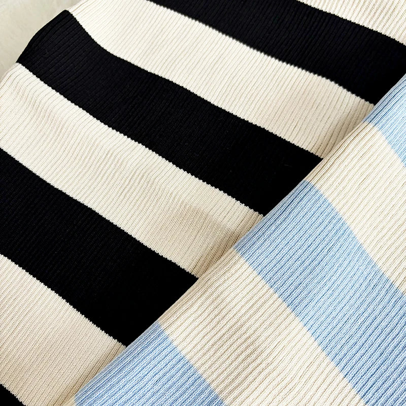 Stribet Ribstrikket Kjole | Blød & Komfortabel | Elegant Pasform