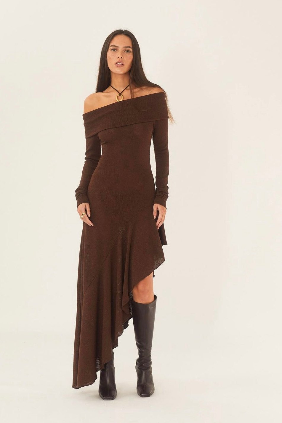 Off-Shoulder Asymmetrisk Strikkjole | Polyester | Elegant & Komfortabel