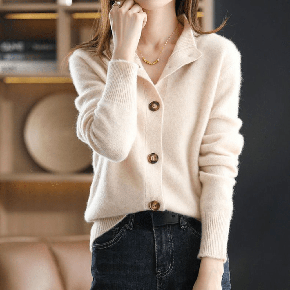 Helga - Blød cashmere cardigan med knaplukning